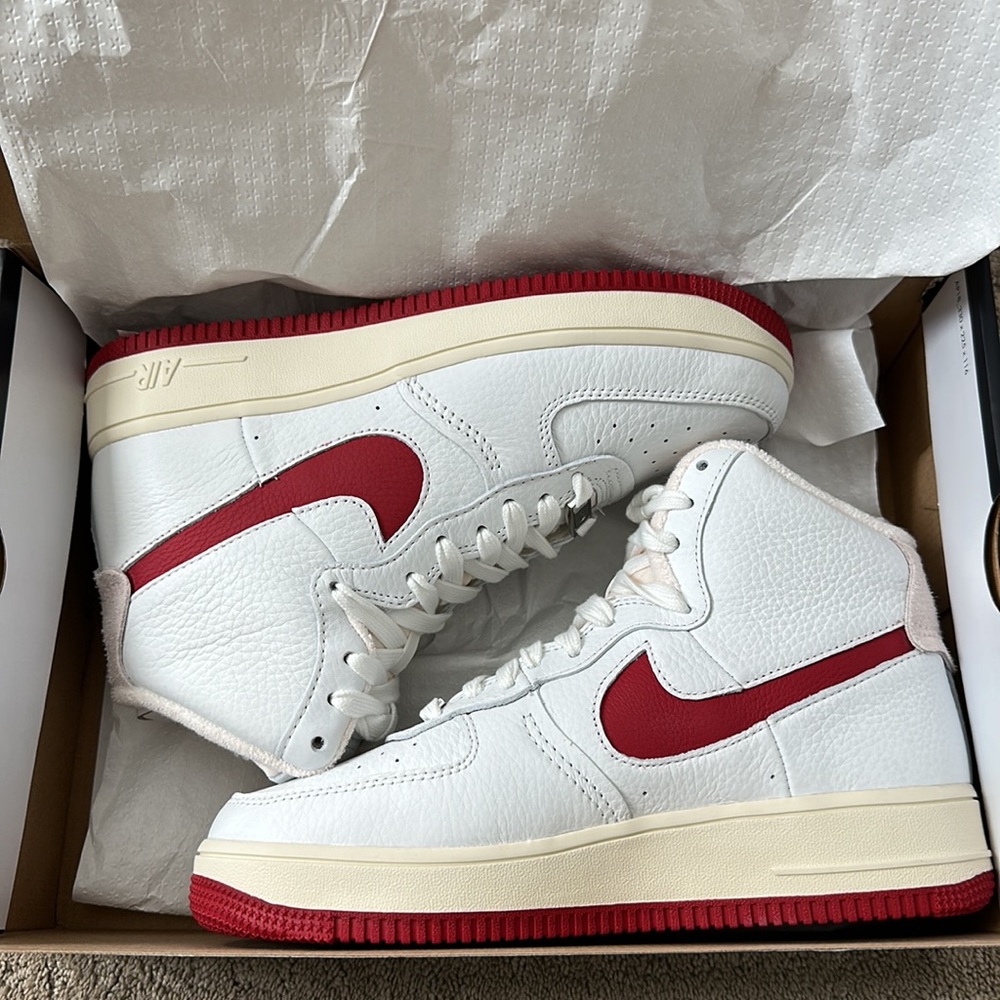 Women’s Nike Air Force 1 size 7.5